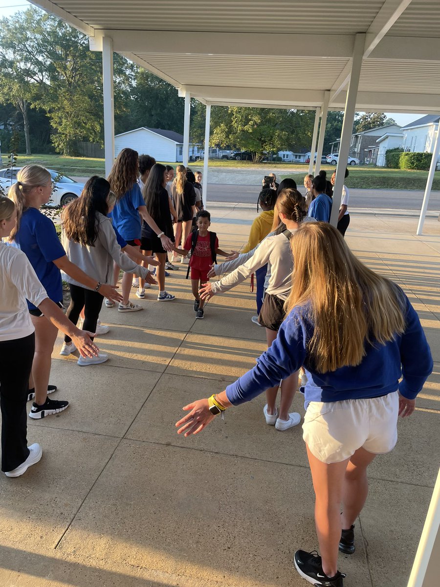 #MuleridersInMagnolia we’re out this amazing morning on a High 5 Friday at Central Elementary School welcoming the kids!! #MakeADifference