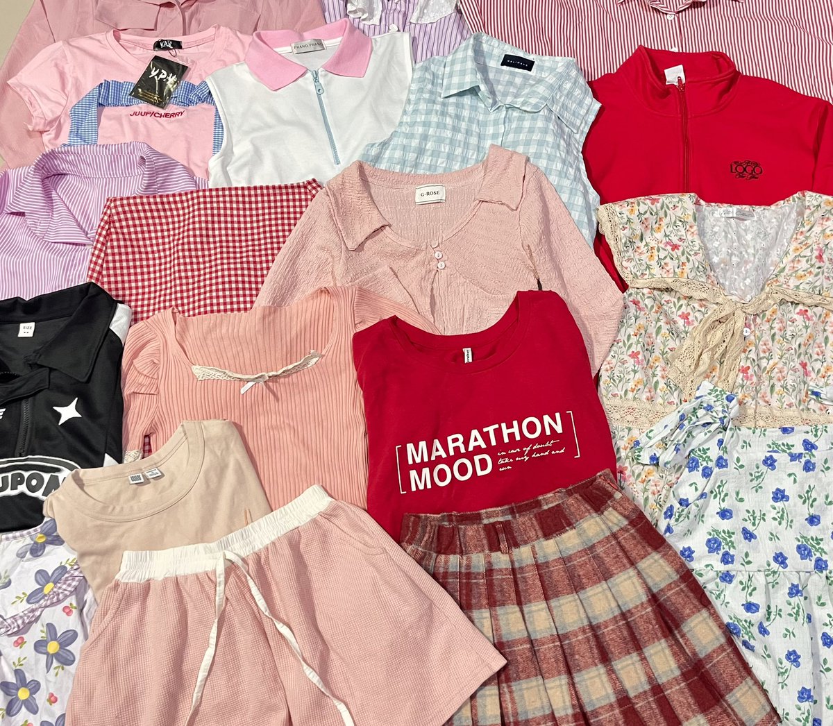 🛒  เคลียร์ตู้ งายแบรนด์ Uniqlo Gu H&amp;M งานไอจี  มีมากกว่าในรูป เกือบๆ 300 ตัว 
รี+ฟอลลด ค่าส่ง 30.- 
🧺 ลงพรุ่งนี้ 14:30 น.

#ส่งต่อเสื้อผ้า #เสื้อผ้ามือสองสภาพดี #ส่งต่อเสื้อผ้ามือสอง #เสื้อผ้ามือ2 #ส่งต่อ #เสื้อผ้ามือสอง #โล๊ะตู้เสื้อผ้า