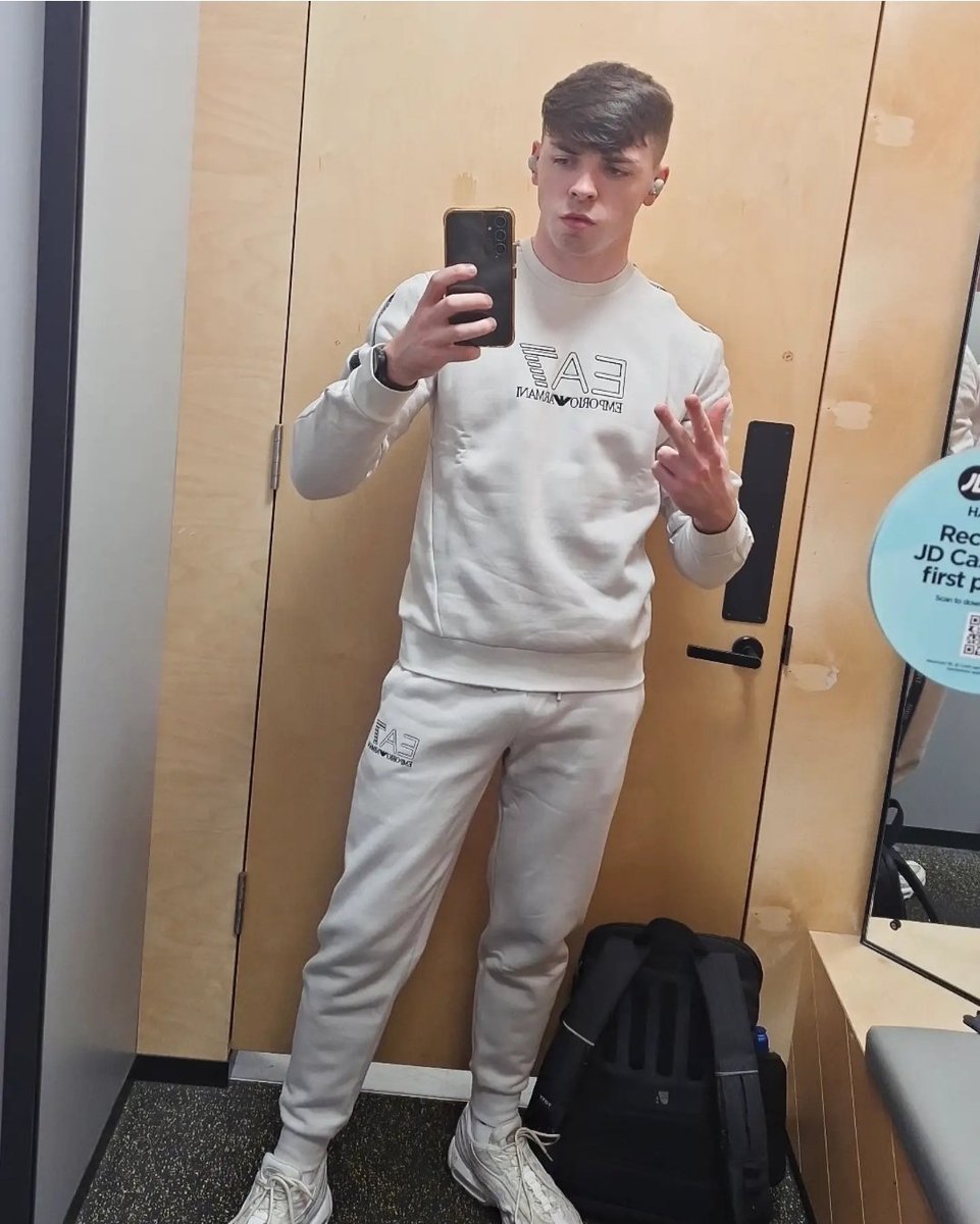 Cozza 🤡 tweet media