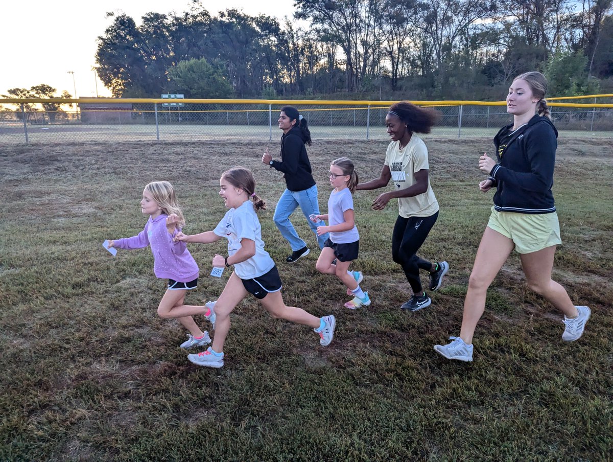 CCCCsports's tweet photo. Today was Cloud Athlete Day at Concordia Elementary School as members of the T-Bird athletic teams participated in the School Marathon run this morning. School Marathon is a full 26.2 mile marathon that is available for all CES children in grades 1-4.

#CloudProud | #BackTheBirds https://t.co/XuwuQV4pUa
