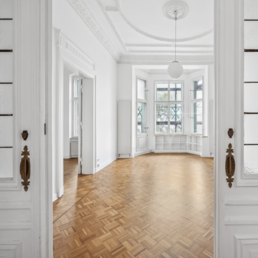VonPollMitte's tweet photo. Wir freuen uns, Ihnen mitteilen zu können, dass wir eine neue Traumwohnung in der Vermarktung haben! Dieses besondere Objekt wartet darauf, von Ihnen entdeckt zu werden.

Wenn Sie Interesse haben oder mehr Informationen wünschen, kontaktieren Sie uns gerne unter Berlin.Mitte@von-poll.com oder telefonisch unter +49 30 206 33 99 20.

Ihr VON POLL IMMOBILIEN Berlin Mitte Team

We are excited to announce that we have a stunning new apartment available for sale! This exceptional property is waiting to be discovered by you.

If you’re interested or would like more information, feel free to contact us at **Berlin.Mitte@von-poll.com** or call us at **+49 30 206 33 99 20**.  

Your VON POLL IMMOBILIEN Berlin Mitte team
#realestate #realtor #realestateagent⁠
#realtorlife #investment #architecture #broker #realestateinvestor #makememove #altbau #forsale #comingsoon #homesweethome #luxuryrealestate #luxuryhomes #properties #berlin #openhouse #zuverkaufen #vonpoll #vonpollrealestate #vonpollimmobilien #vonpollberlin #Wohnung #immobilien #immobilienmakler #Mitte #BerlinMitte