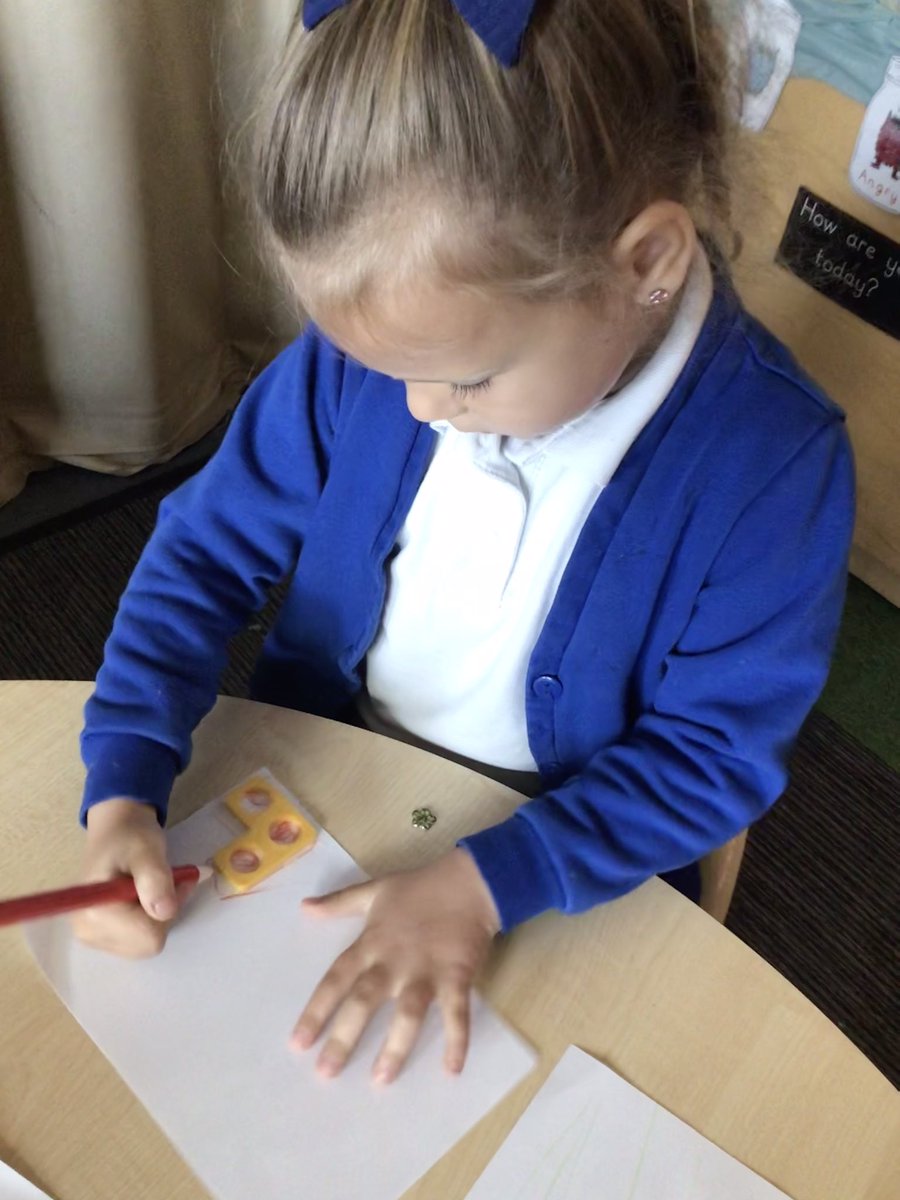 AshwoodFS2's tweet photo. The children have been busy building on their learning from last week! They are becoming familiar with our resources, and especially like exploring with the numicon! 🔢  @satrust_ @ashwood_spencer https://t.co/S6spOtO3wh