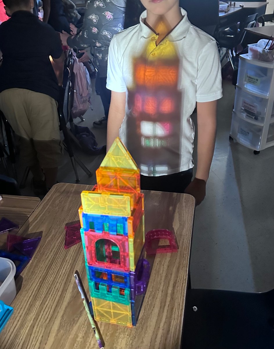 CarlyNalepa's tweet photo. THIS WEEK IN SCIENCE: light paths and shadows!!!! We had a great hands on learning week in 3rd grade @MorganWoodsES @HCPSElemScience https://t.co/MPKQ5oB1Ra