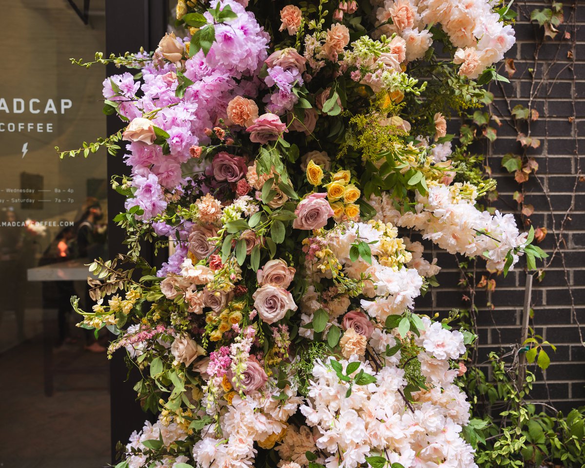 BedrockDetroit's tweet image. There are only a couple weeks left of Detroit’s #MonthofDesign, so mark your calendars for next weekend - where two exciting events are coming together in celebration! ✨

💐 Parker’s Alley in Bloom | In collaboration with @shinolahotel and Parker’s Alley retailers, the floral…