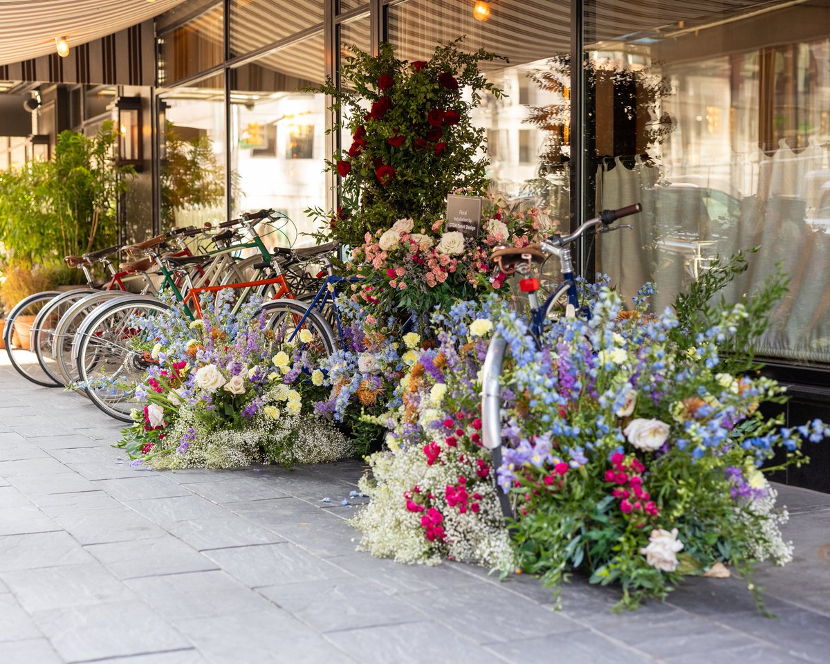 BedrockDetroit's tweet image. There are only a couple weeks left of Detroit’s #MonthofDesign, so mark your calendars for next weekend - where two exciting events are coming together in celebration! ✨

💐 Parker’s Alley in Bloom | In collaboration with @shinolahotel and Parker’s Alley retailers, the floral…