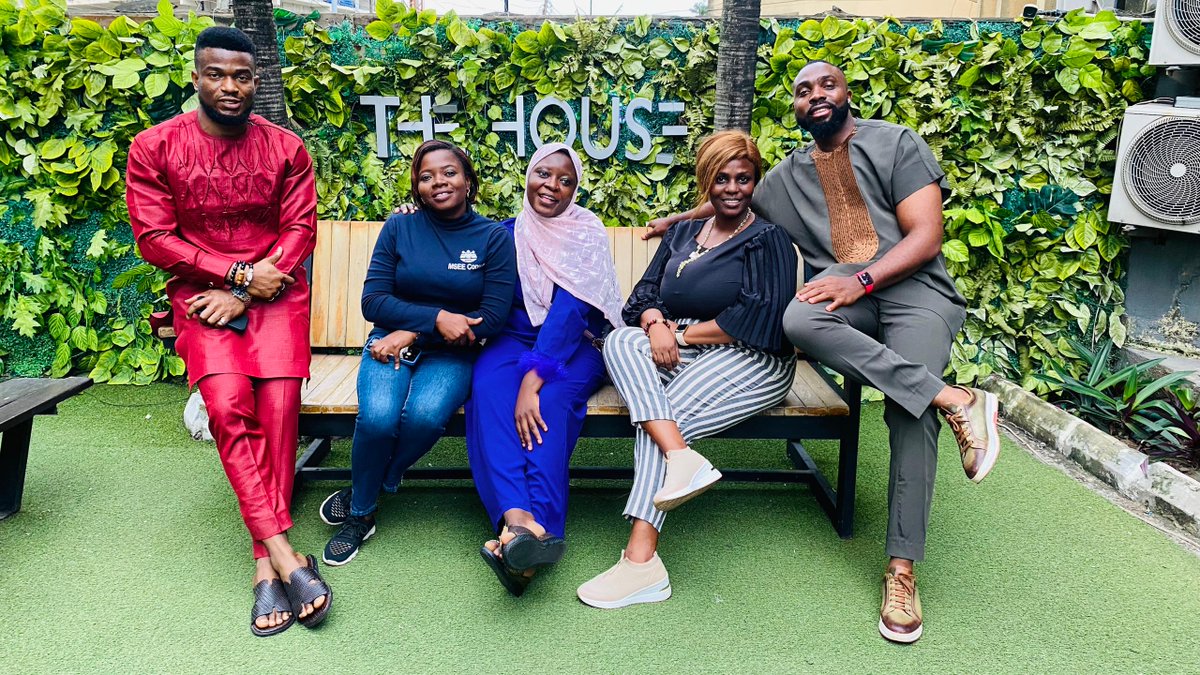 LTPrestigeTM's tweet photo. What happens after the meeting? More teamwork, laughs, and a little bit of fun! 😄 Sometimes the best ideas come when we’re just hanging out. 💡✨

Work hard, play harder! 💪🍕#TeamBonding#WorkAndPlay #Toastmasters https://t.co/iATATCHMGT