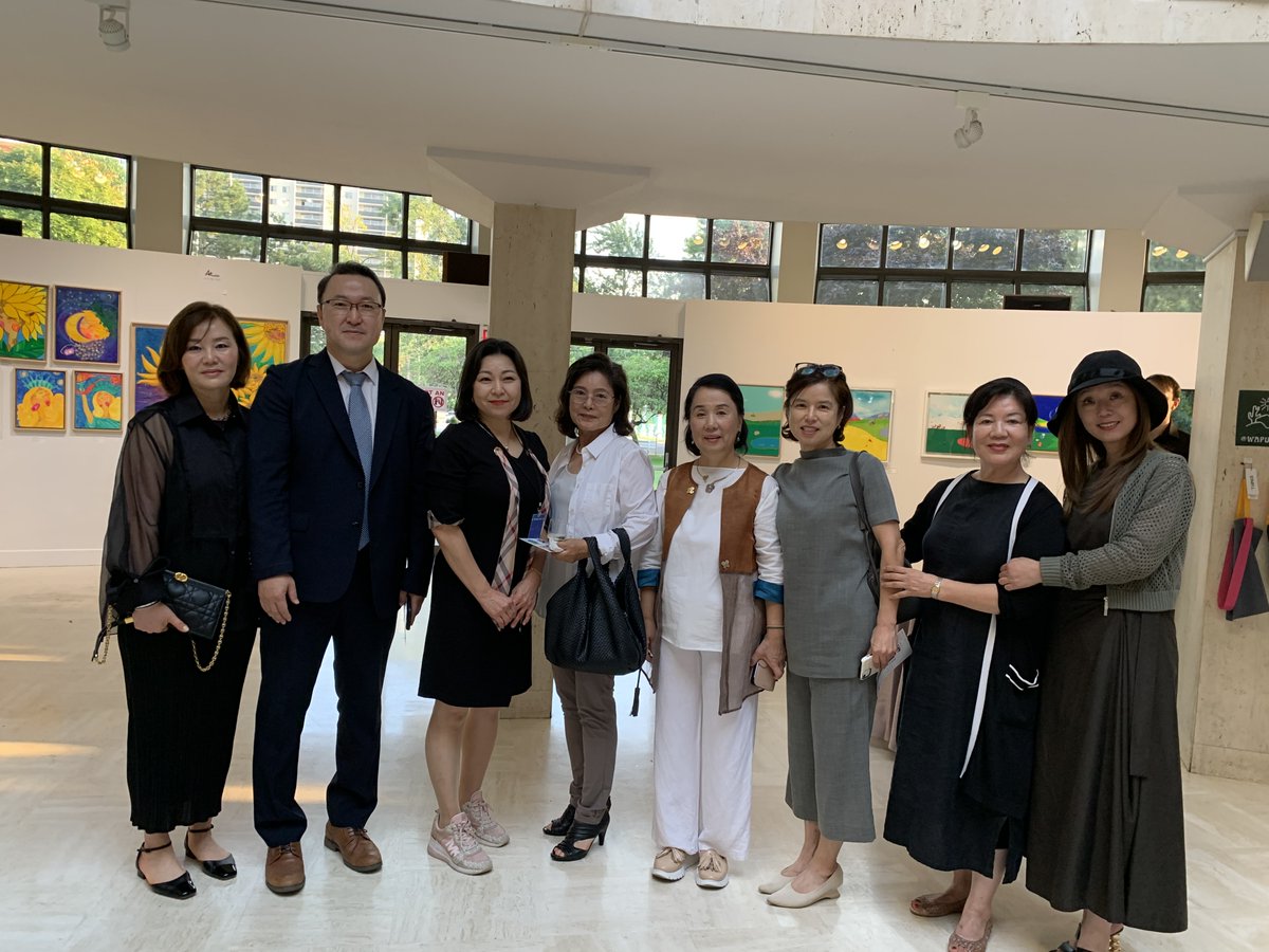 Acting Consul General Kwon, Tae Han attended and celebrated the opening event of the Toronto K-Art Fair hosted by Sunny Gallery (CEO Kim, Sun Hee) on Sep. 14 (Sat), encouraged artists from Sunny Gallery and invited Korean galleries who prepared the event.