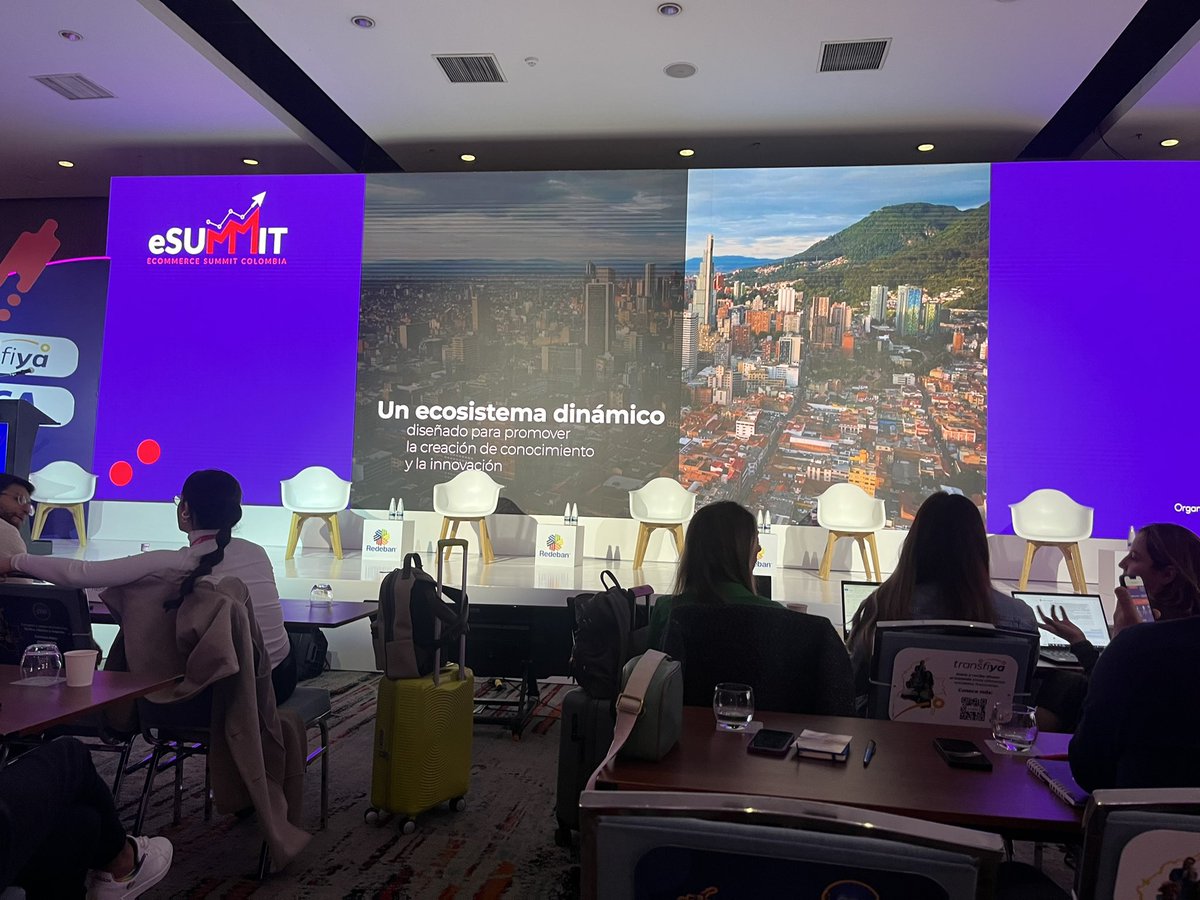 AndresCarboA's tweet image. @camaracomerbog #ClusterSoftware acompañando a la @camcoelectronic en el #eSUMMIT ECOMMERCE SUMMIT COLOMBIA  encuentro donde están mostrando las últimas tendencias del comercio electrónico en el mundo y en Colombia