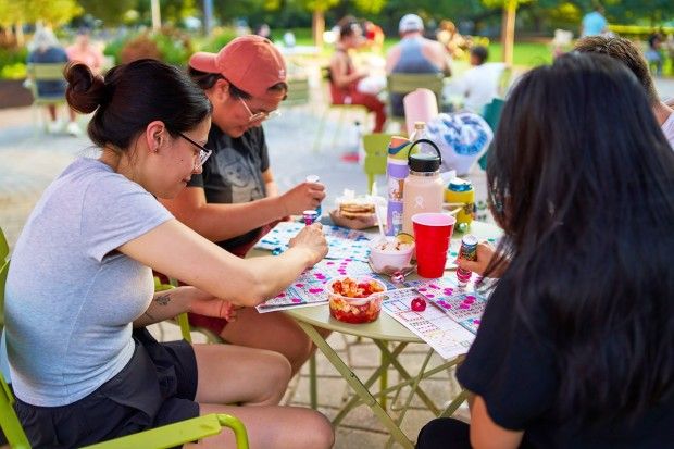buzzmagazines's tweet photo. Happy Friday! There are tons of fun events around town this weekend, incl Karbachtoberfest, México en el Corazón at @DiscoveryGreen, Mid-Autumn Festival at @cmhouston, vibrant performances at @MillerOutdoor, Go Bananas! at @houstonbotanic. #eventroundup https://t.co/BFKuNRBESw https://t.co/Sxx4JodWh3