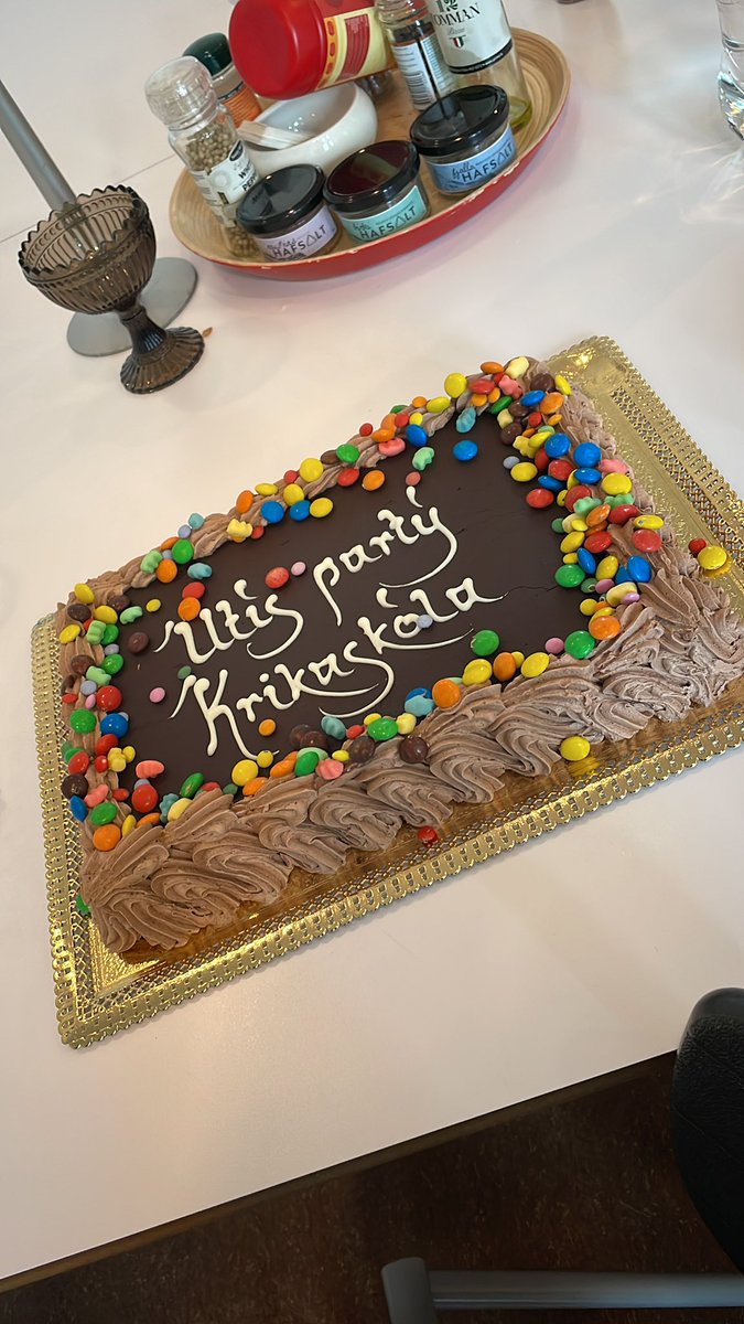 Kökupartý í Krikaskóla!!🎂#UtisOnline