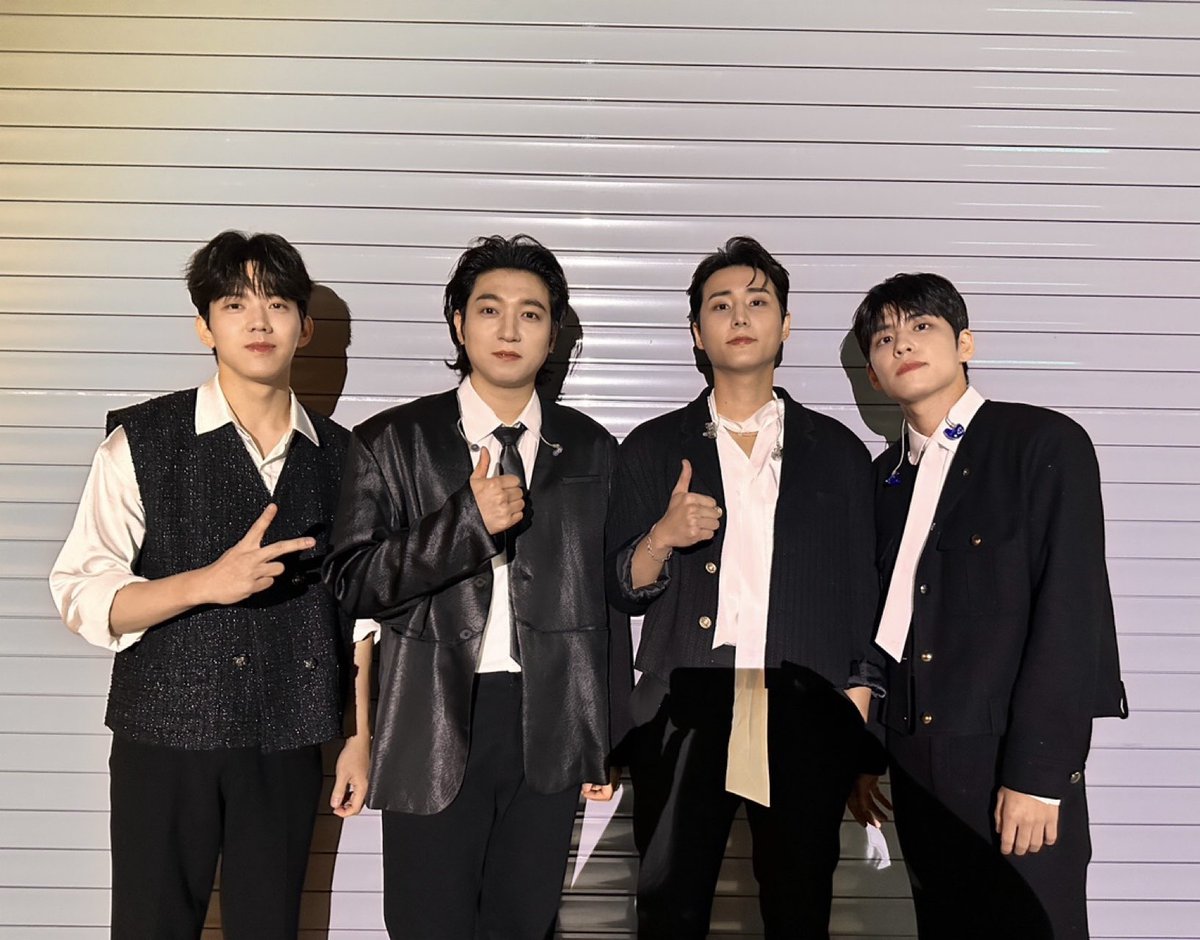 day6official's tweet photo. [ #DAY6_BEHIND ]

행운과 놀라움만 가득한 💚
인천에서의 FOREVER YOUNG 스타트❗️

My Day가 Day6의 마음을
녹아내리게 함. 🫠

#DAY6 #데이식스
#DAY6_3RD_WORLDTOUR
#FOREVER_YOUNG
#Band_Aid
#녹아내려요 https://t.co/192L0q0t9p
