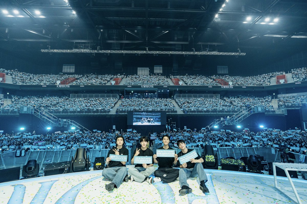 [ #DAY6_BEHIND ]

My Day로 가득 ~ 채워져 버린
내 하루는 아름다워✨

☁️ 꿈꾸는 순간 같았어요 (o´▽`o)

#DAY6 #데이식스
#DAY6_3RD_WORLDTOUR
#FOREVER_YOUNG
#Band_Aid
#녹아내려요