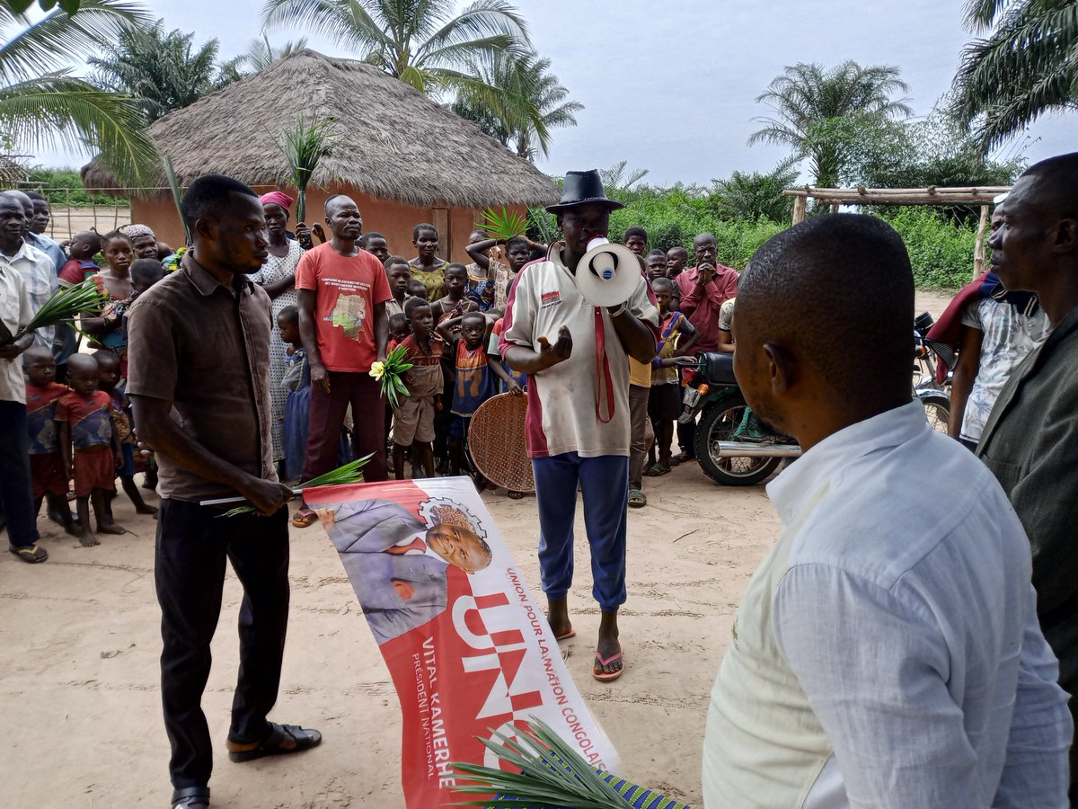 Joseph1Dimandja's tweet photo. #InfosNet : Les moments forts de l'histoire politique du coordonnateur @leonnguwa2 au mois de décembre au #sankuru précisément dans la circonscription électorale de #katako. Le souffle de vie est un pouvoir, donc nous croyons à la réussite coûte que coûte. https://t.co/VG2CLmvpJq
