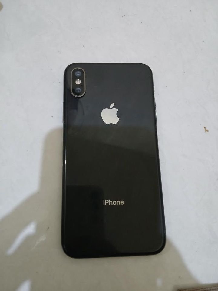 thecoldshoudler's tweet photo. wts iphone xs 256gb bh 80% 1,9 aja jual rugi no, minus di bh nya aja uda 80% ,+ ex inter , face id on #wts #iphonexs #wts https://t.co/mvpqYnroAy