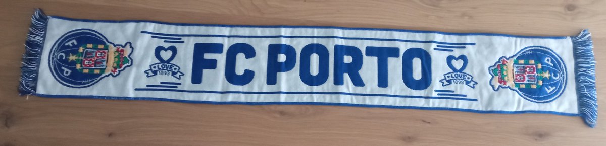 bufandafutstore's tweet photo. 🧣 Bufanda del FC Porto (@FCPorto). 

¡Quién la quiera que nos lo haga saber, recordamos que todas las bufandas están a 5€! https://t.co/aTjX8Q3iSi