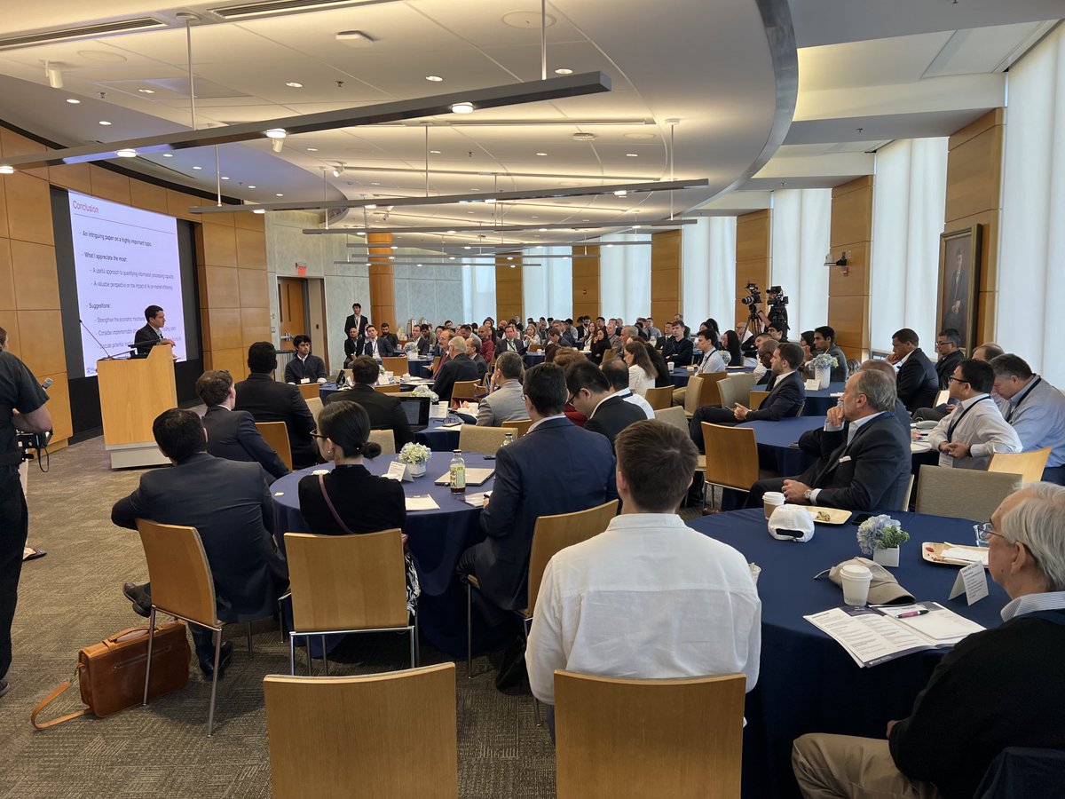 The ⁦<a href="/Wharton/">The Wharton School</a>⁩ quant finance getting a talk by ⁦<a href="/alejandroll10/">Alejandro Lopez-Lira</a>⁩ on his research of using Chat GPT to pick stocks. We’ll be talking to him on Behind the Markets ⁦<a href="/SXMBusiness/">SiriusXM Business Radio</a>⁩ at noon. 

Prof Siegel debates Bob Shiller coming up next!!!