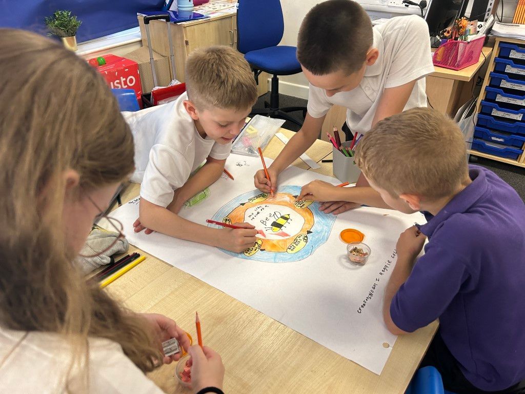 FoljambePrimary's tweet photo. 🐝 In Science over the last two weeks, Y5/6 have been learning about the life cycles of a mammal, amphibian, insect, and bird!

See the full story and gallery here 👉 https://t.co/gLFItb2PlK https://t.co/eszuqwNHdE