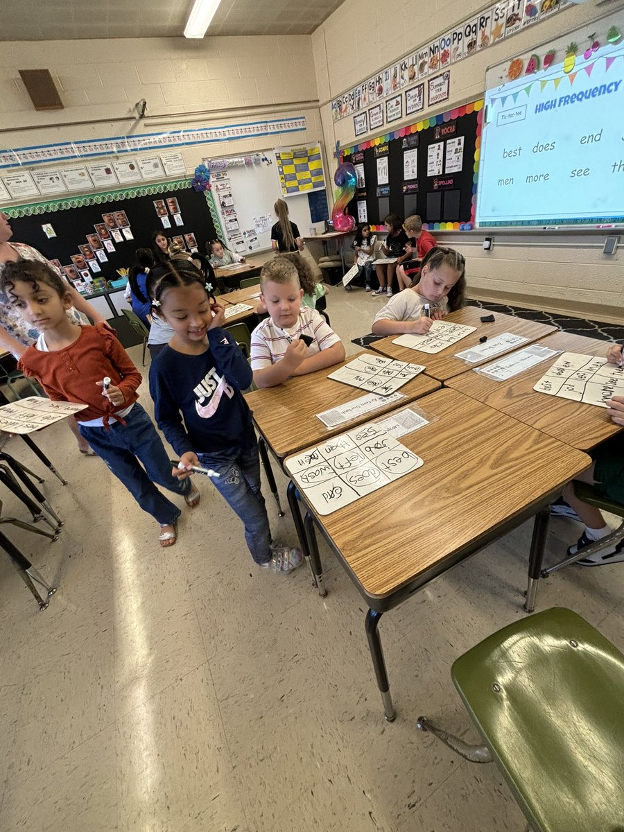 Mrs. Malone’s second graders reviewing sight words with sight word bingo. #PCSDProud #DentzlerEagles #Sensational2Grade.