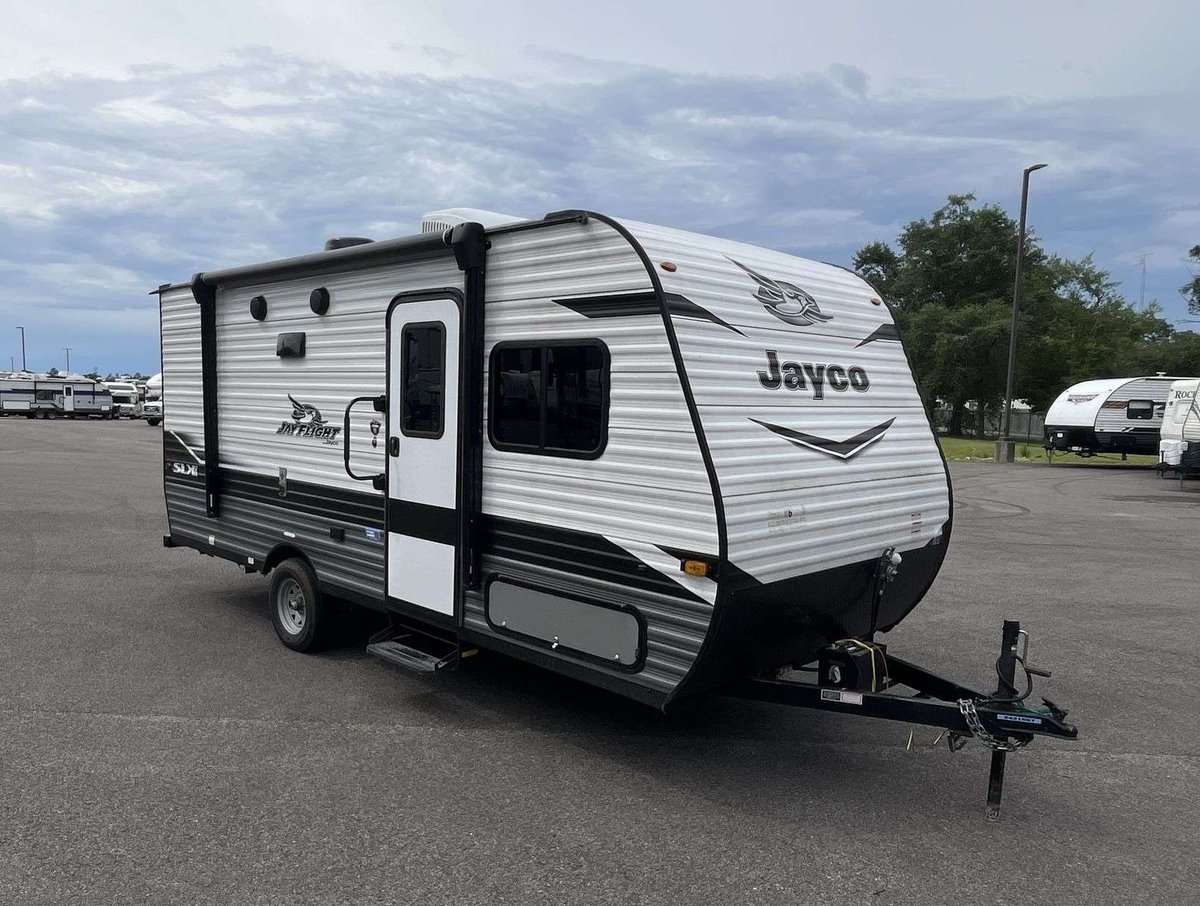 cw_auctions's tweet photo. If you want a travel trailer, stop scrolling. ​

Just 4 of 150+ units available for bidding at today's auction in Breaux Bridge, LA. Place your bids now → https://t.co/FAHgQ0O5Ot https://t.co/bJZvB78RCM