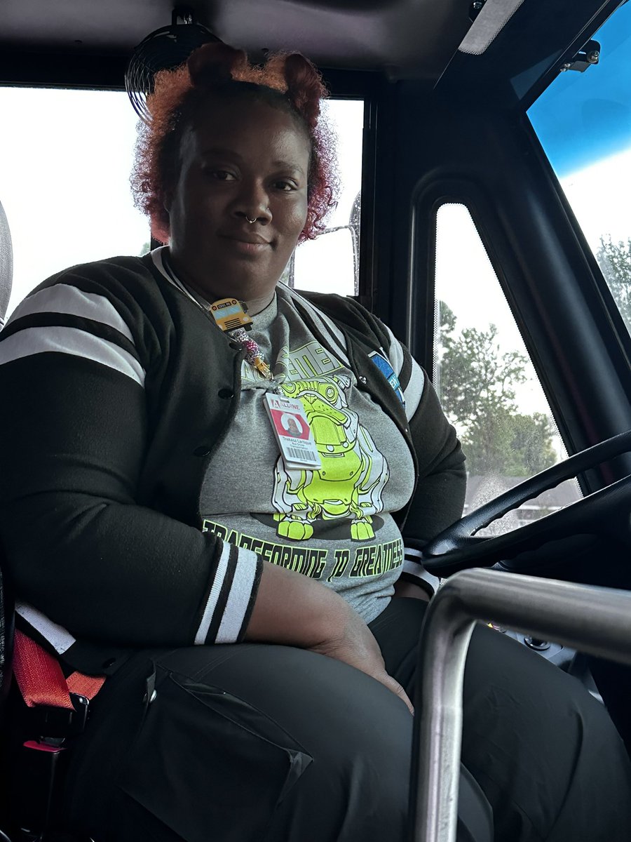 A_Hart73's tweet photo. Our bus driver representing @BlackES_AISD on this awesome FriYay! #GoBulldogs #TransformingToGreatness @nparedes2000 @Transport_AISD https://t.co/rwjfzudcrU