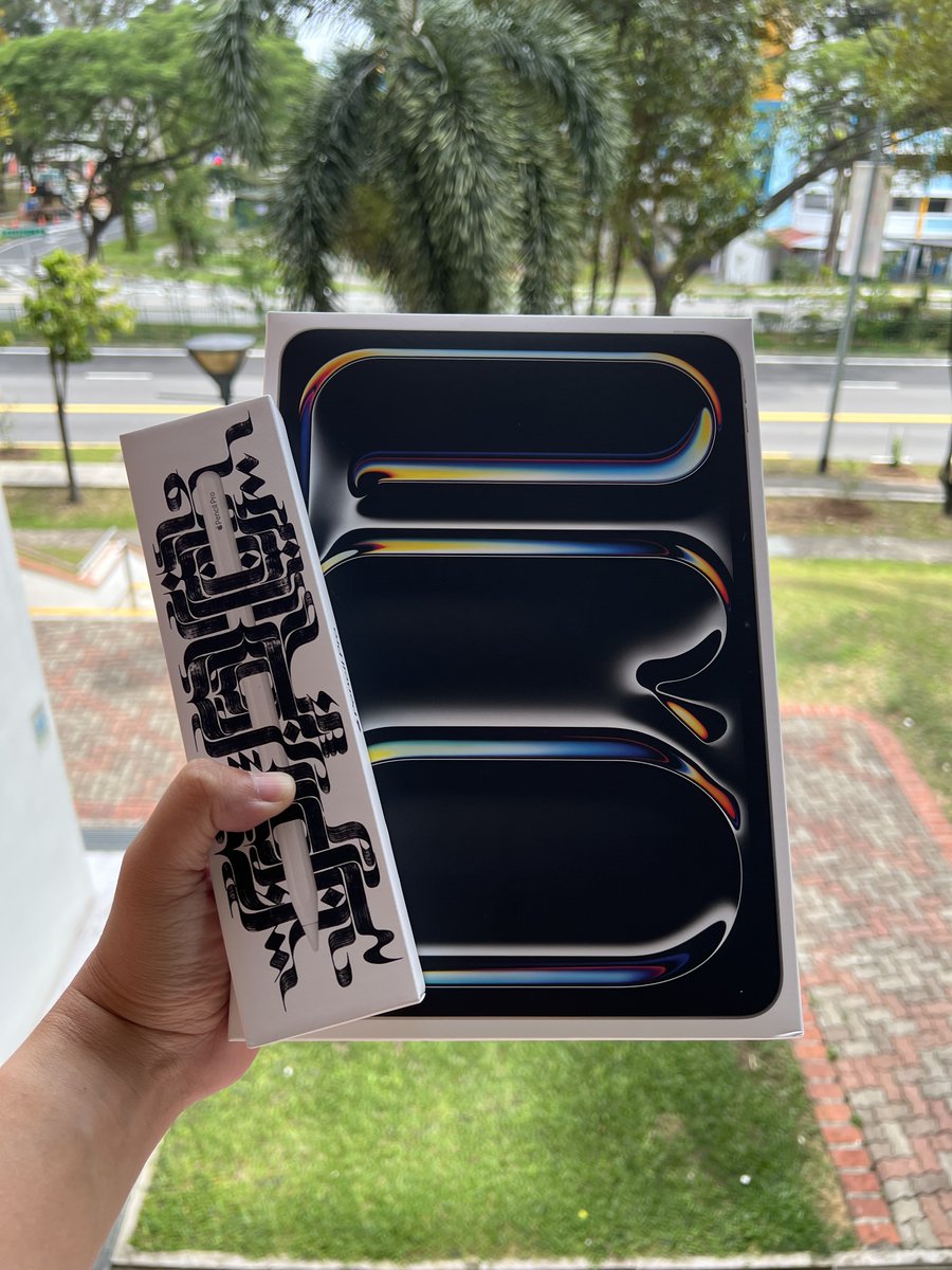 vachelon's tweet photo. September has been kind. I would like to thank #SingaporePools for sponsor. Ti gong bo pi 200K jackpot by EOY plzzzzz. 谢谢你很多。🎉

#LeicaQ3 #Billingham #Gitzo https://t.co/JUEgR6mJHx