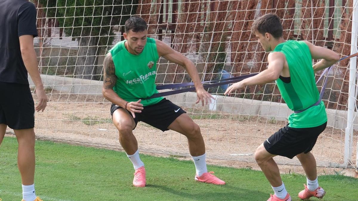 NoticiasElcheCF's tweet photo. Altas y bajas del Elche para el partido contra el Mirandés https://t.co/JaIFjkgT5h  - Información https://t.co/JidBY1i5VY