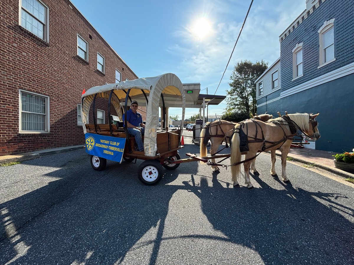 element_risk's tweet image. Last Saturday, our team member Kelly and the Rotary Club of Broadway-Timberville gave out 100 free books to kids, offered wagon rides, and sold fresh apple cider at the Broadway Autumn Festival to support local and global initiatives. 
#elementrisk #insuranceforthedoers #team