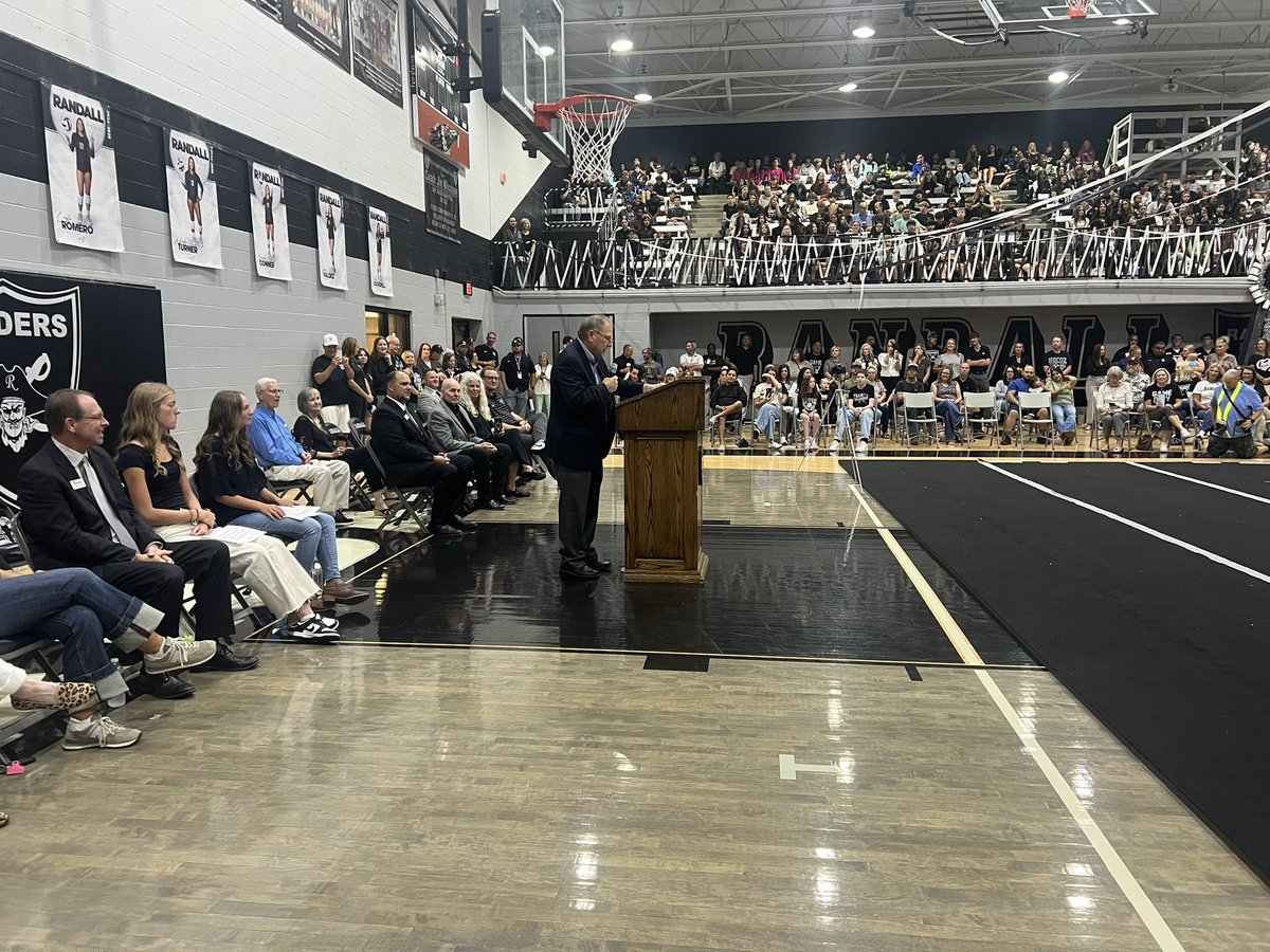 CanyonAthDept's tweet photo. Such a great day honoring such an amazing person, Coach Leslie Broadhurst being selected to be the 28th member of the Randall High School Hall of Fame. 

@Tabchoops @THSCAcoaches https://t.co/yrKvn619Pk