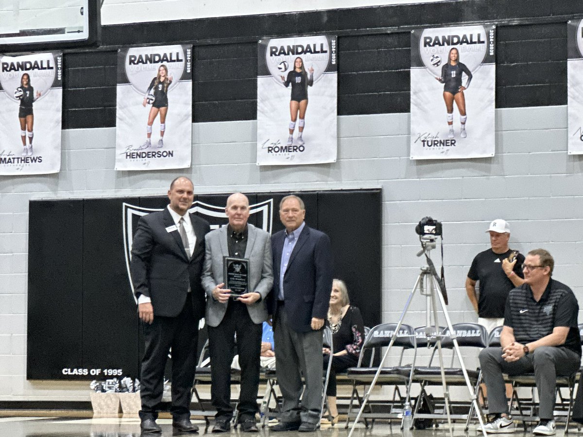 CanyonAthDept's tweet photo. Such a great day honoring such an amazing person, Coach Leslie Broadhurst being selected to be the 28th member of the Randall High School Hall of Fame. 

@Tabchoops @THSCAcoaches https://t.co/yrKvn619Pk