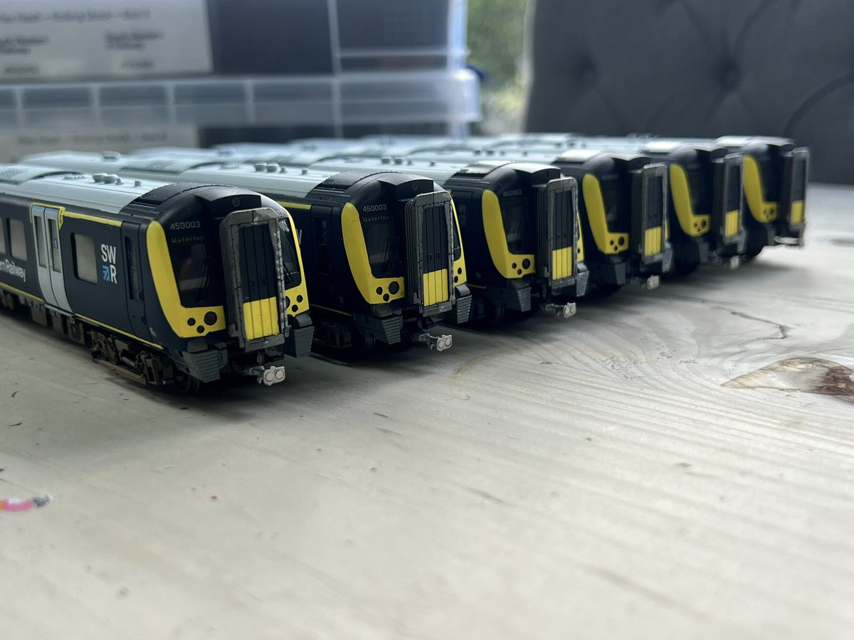 3CIG_Max's tweet photo. Three Bachmann 450s are today completed from repaint from SWT into SWR. Two of them will receive light weathering on request of my customer before being handed back. #TMRGUK @SW_Help https://t.co/WTQv3Hq7ZU