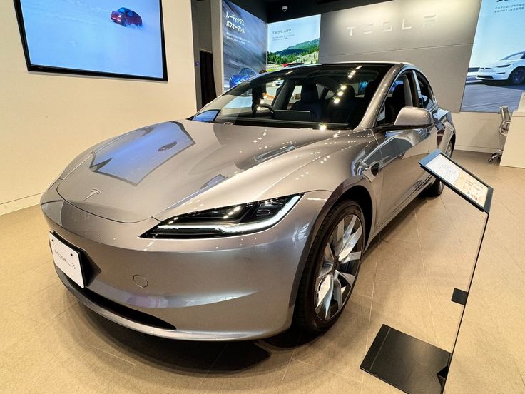 Tesla Model 3 in Quicksilver