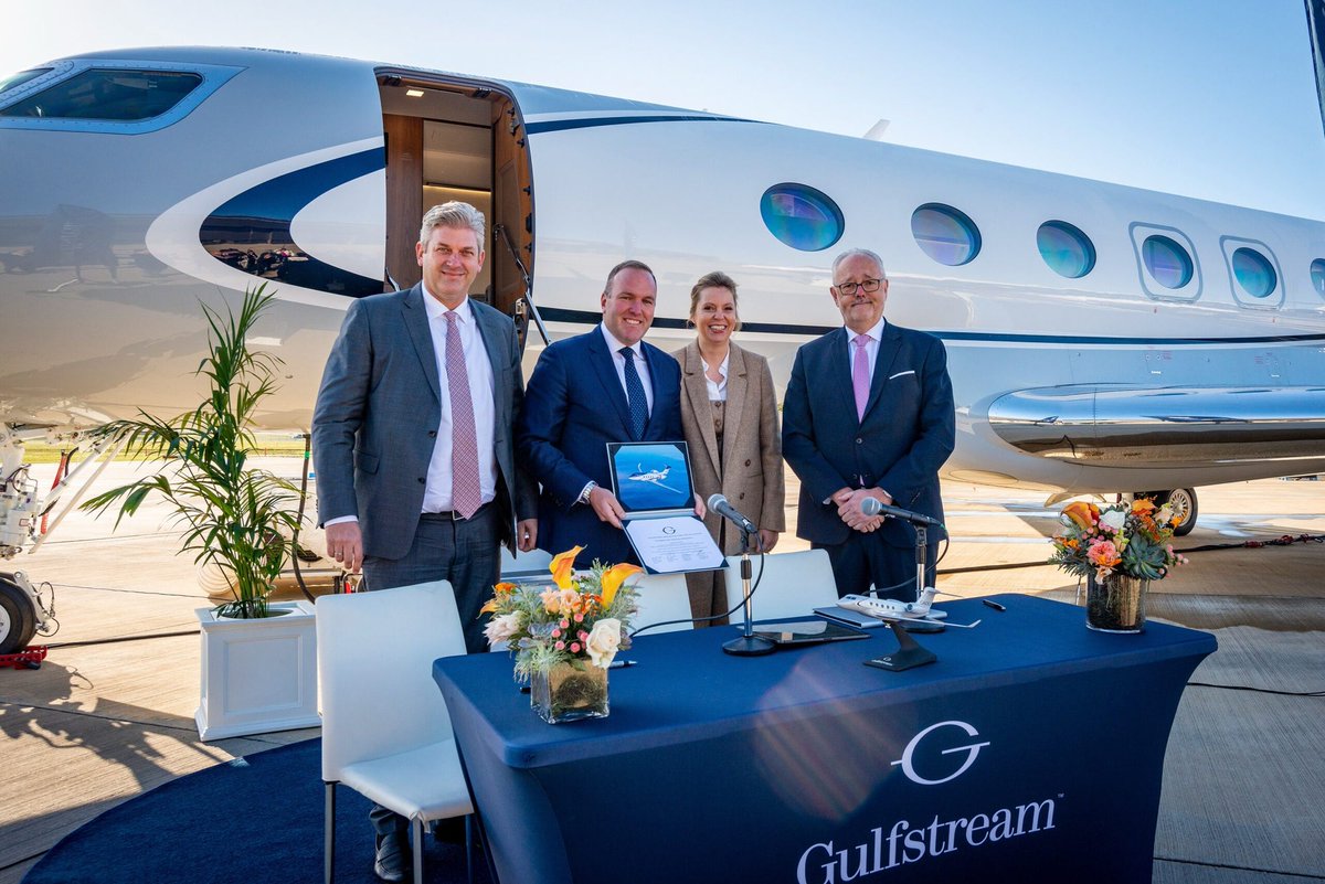 DPavgeek's tweet image. [FlyingMag] Gulfstream Secures First G400 Sale dlvr.it/TDTVyw