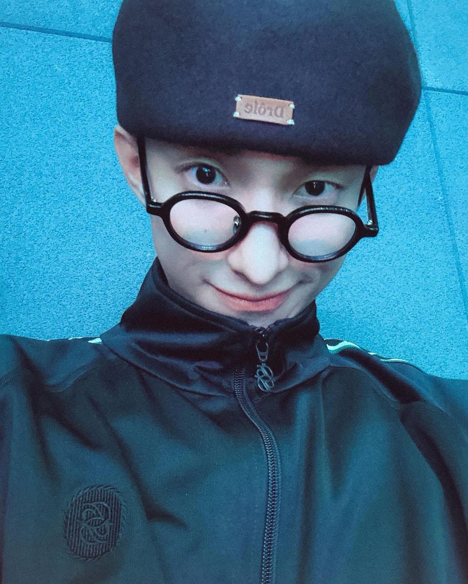 SleepingHazie's tweet photo. Dokyeom punya fancam day6 mcm dia yg perform concert 🤌🏻
https://t.co/tdPboyxY33