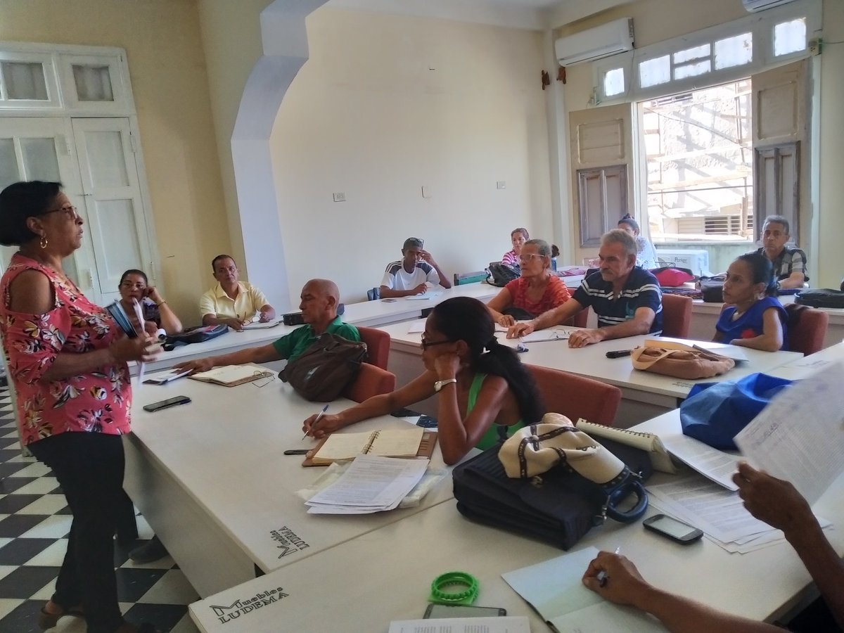 YTSCUBA79's tweet photo. En #PalmaSoriano el equipo metodológico municipal colaborando estrechamente con los directores, en la creación de horarios docentes efectivos para una organización escolar óptima. ¡Garantizamos un entorno educativo eficiente y exitoso para todos!" https://t.co/ilQEWnZ2yE