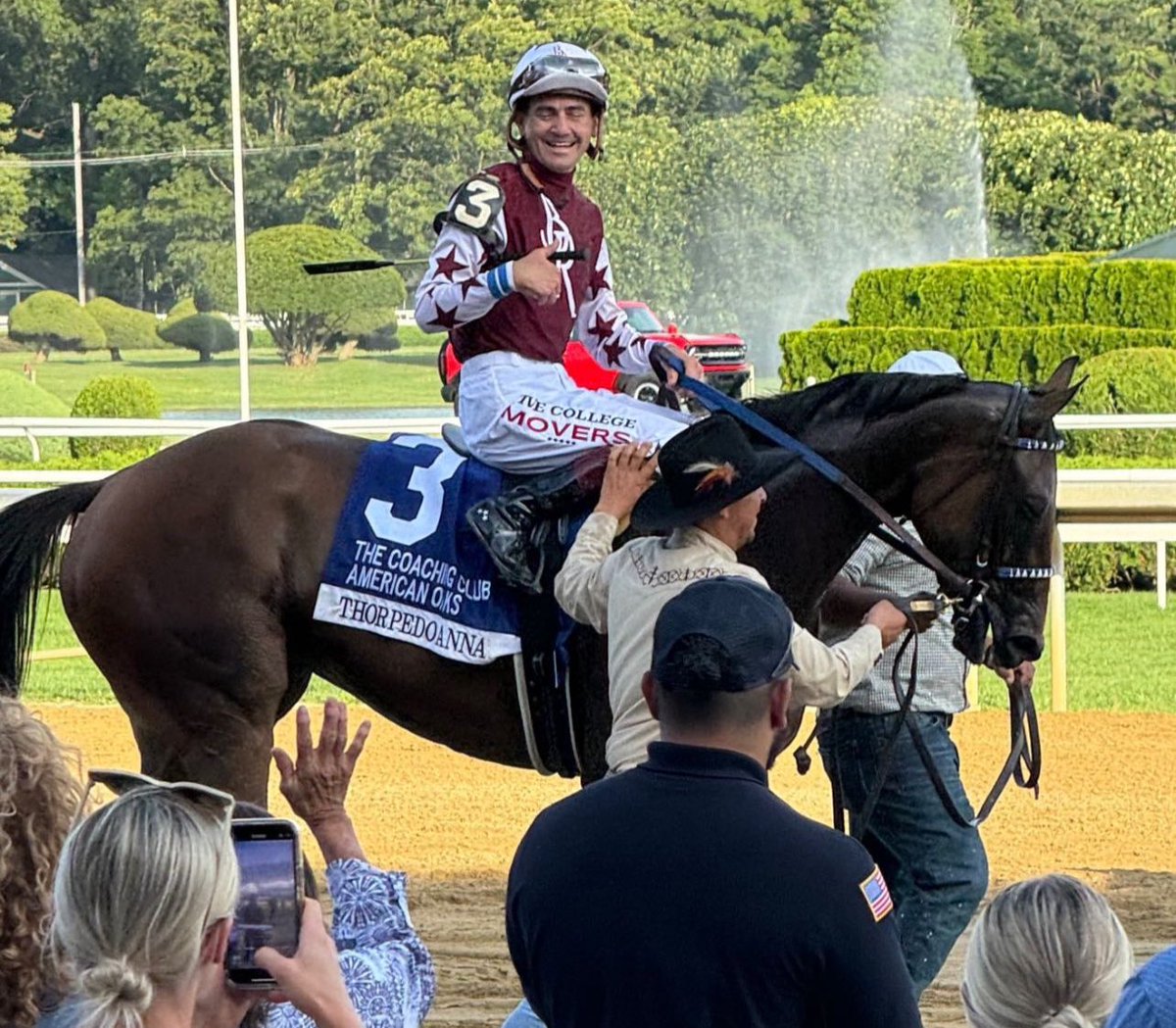 5CollegeMovers's tweet image. 🚀 Exciting news! We're thrilled to announce that @5CollegeMovers will take another ride with jockey Brian Hernandez and the champ Thorpedo Anna this Saturday in the Grade 1 Cotillion Stakes at Parx. Post time is 5:20 PM. Let’s go! #GoAnnaGo 🐎🚚