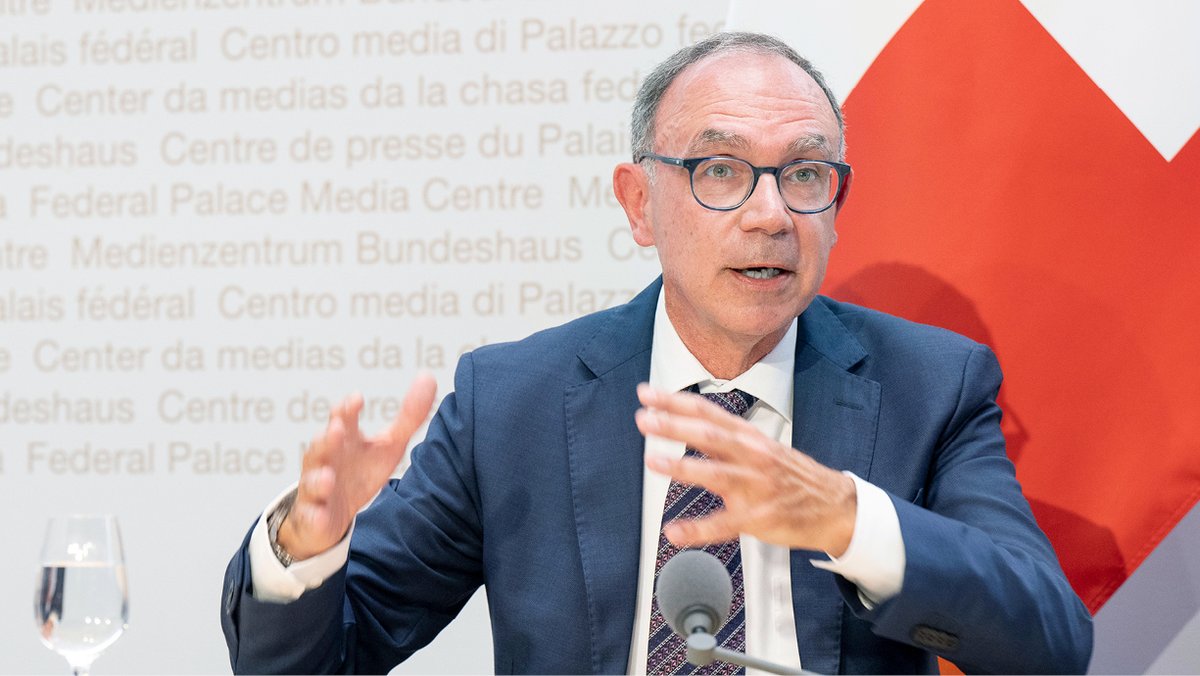 Andrea Arcidiacono
è il nuovo vicecancelliere e portavoce del Consiglio federale.
ist der neue Vizekanzler und Bundesratssprecher.
est le nouveau vice-chancelier et porte-parole du Conseil fédéral.
ℹ️: admin.ch/gov/de/start/d…