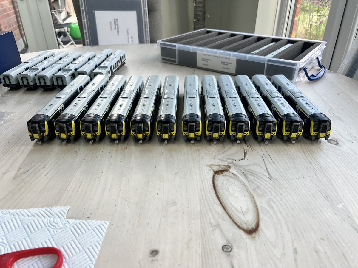 3CIG_Max's tweet photo. Lined up with my three makes six units worth of driving trailers - quite a sight 😎 #TMRGUK https://t.co/LuCzB9ra8M