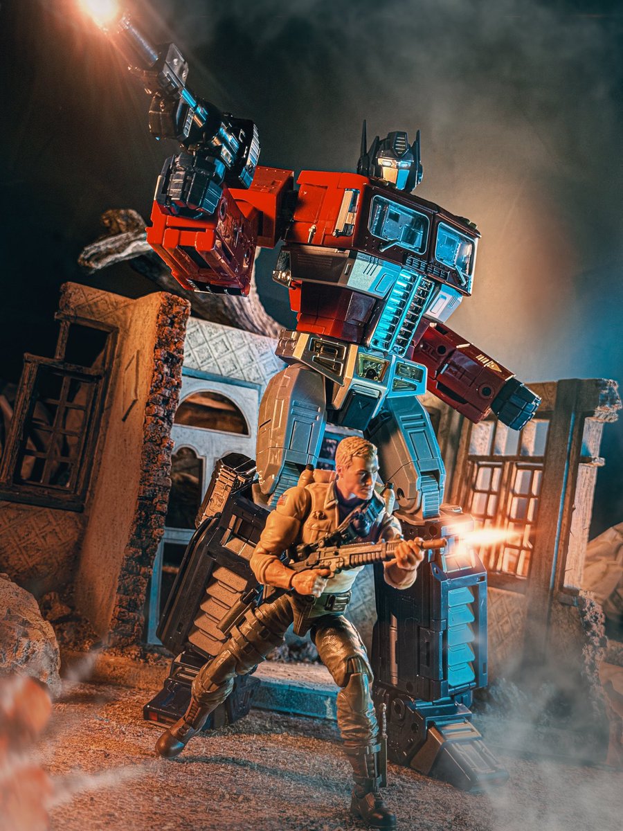 toyetic40s's tweet photo. NEVER ENDING BATTLE!!

#Duke #GIJoeClassfied #GIJoe #habsro #OptimusPrime #Transformers #TransformersOne #ACTIONFIGURES #ActionFigurePhotography #ToyPhotography #EnergonUniverse 

@GIJoeOfficial @transformers @Hasbro https://t.co/aitTeL6eh2