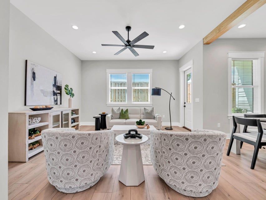 BRAND NEW IN DESTIN - The Oaks at Old Town luxury townhomes. 19 residences situated in the heart of Destin just a short stroll from the harbor, boardwalk, shopping and eateries.
bit.ly/4gt7d77