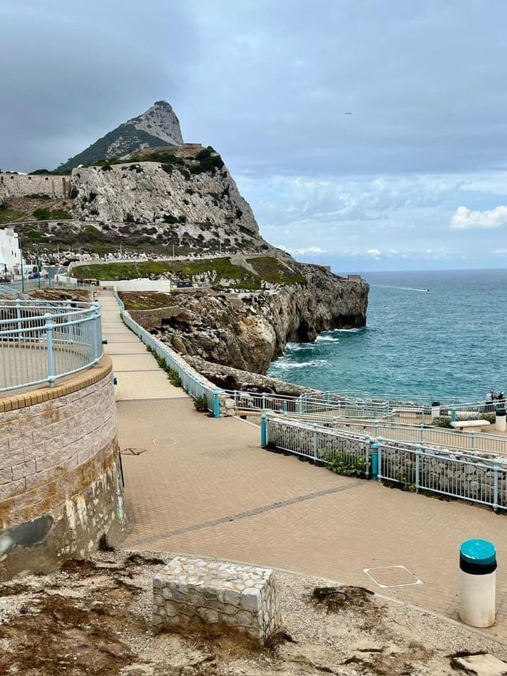 Virage8's tweet photo. They made it: nos membres sont arrivés sourire aux lèvres et cheveux au vent à Gibraltar ! Le Bonheur est dans le Voyage mais atteindre la destination est aussi un grand bonheur.
#passion #plaisir #partage #thisisvirage8 #virage8 #capsud #gibraltar
📸 @Virage8 https://t.co/3G9baRbDpa