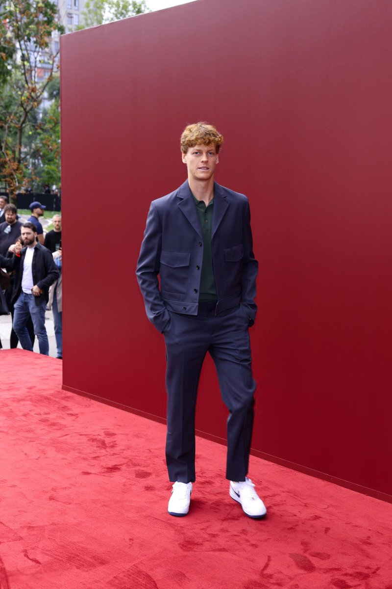 TheTennisLetter's tweet photo. Jannik Sinner at Gucci S/S 2025 in Milan. 

Fancy Fox.

🇮🇹🦊 https://t.co/eGiRxgzyoO