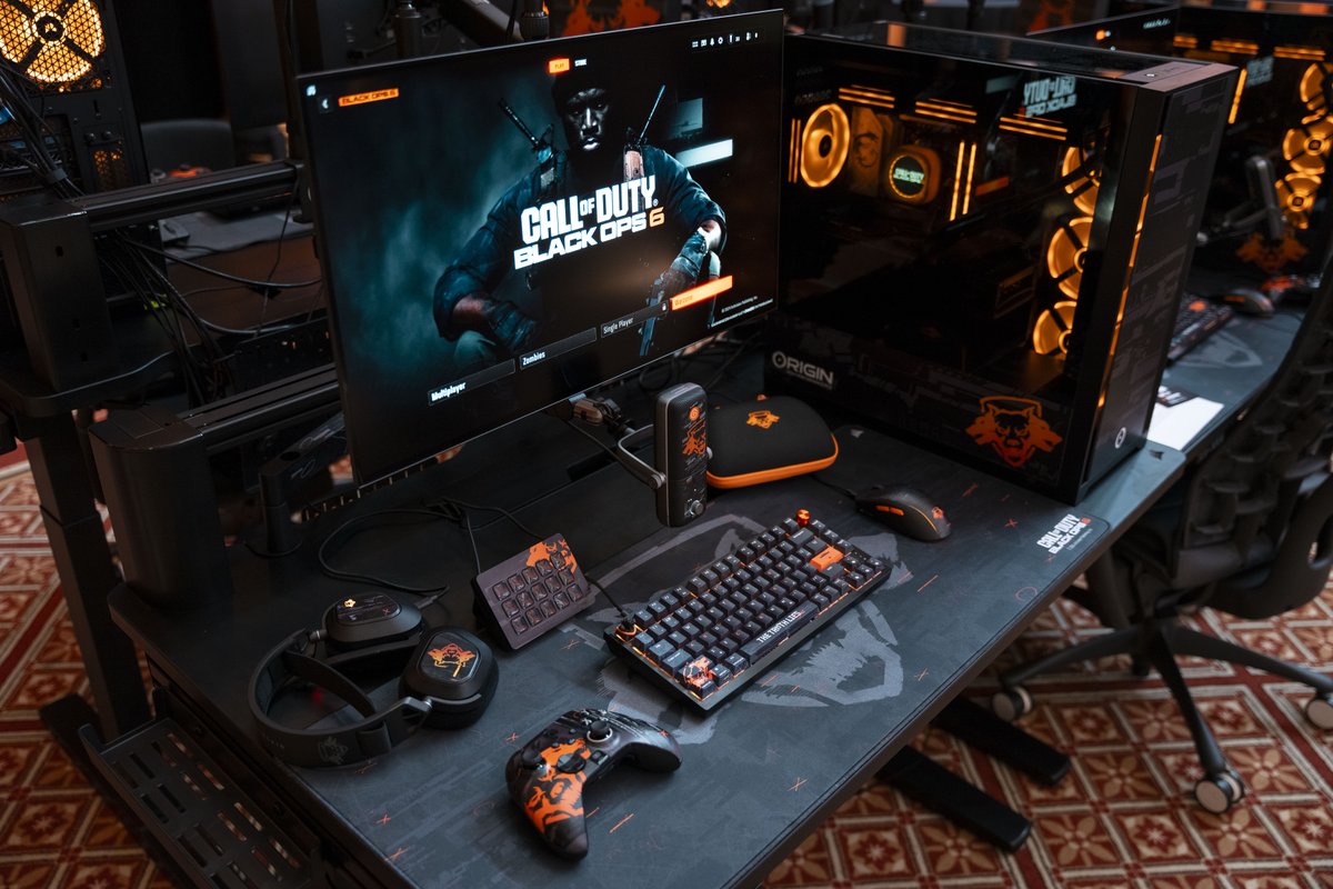ORIGINPC's tweet image. Who&apos;s at TwitchCon? 👋 

Make sure to check out our booth where you can get a sneak peak at our #BlackOps6 collection and play some 2v2. 

Booth #3235, see you there! 

#originpc #originpcfamily #cod #twitchcon
