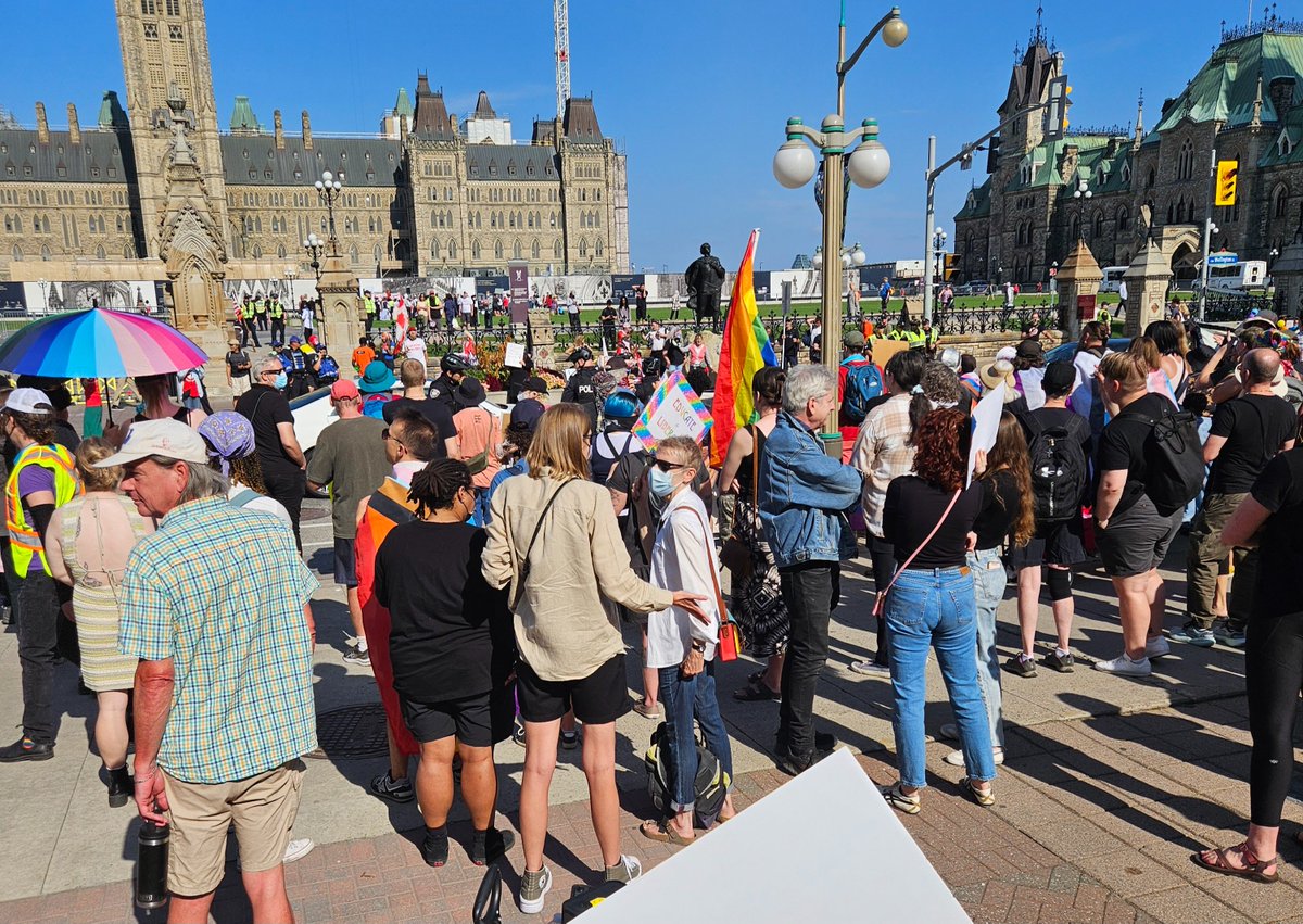 This is the anti-trans March where they said a million people would be here lmao.

The other photo is the counter protest.

Their "movement" is faltering. No one is falling for their phony culture war anymore.