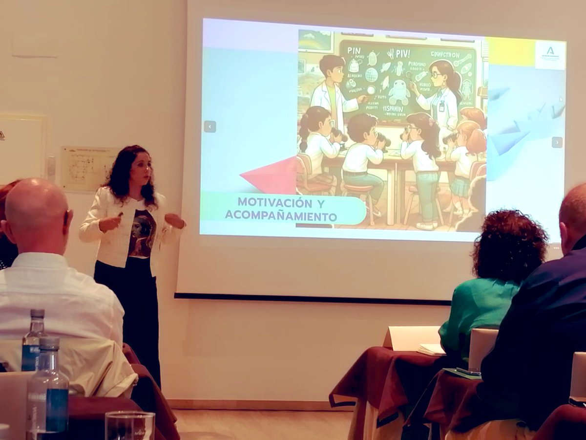ReketePatri81's tweet photo. Reunión regional de la red de formación del profesorado de la @DG_IFP Conociendo las Líneas Estratégicas de la @EducaAnd y presentando nuestra red provincial @CEPJAEN1 @CepLinares @cepdeubeda @CEP_Orcera https://t.co/3dWhYlmDbp