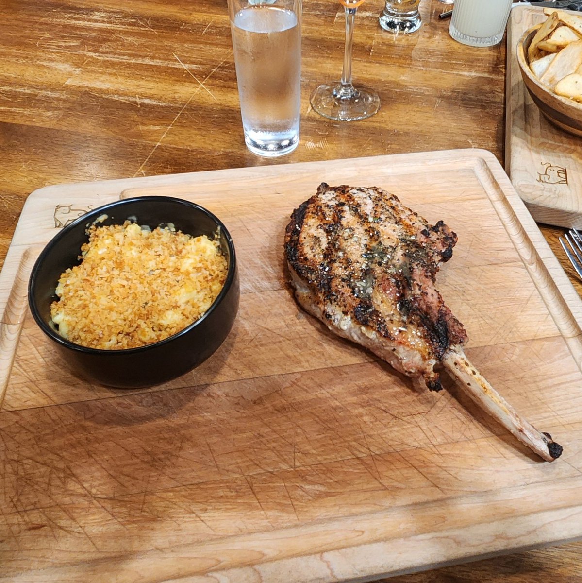 PigEasyLLC's tweet photo. Make a pig farmer smile this weekend—enjoy some pork!
#eatpork #pigfarming
#cattlemsenssteakhousesaccity https://t.co/4zeq9Hm4Fq
