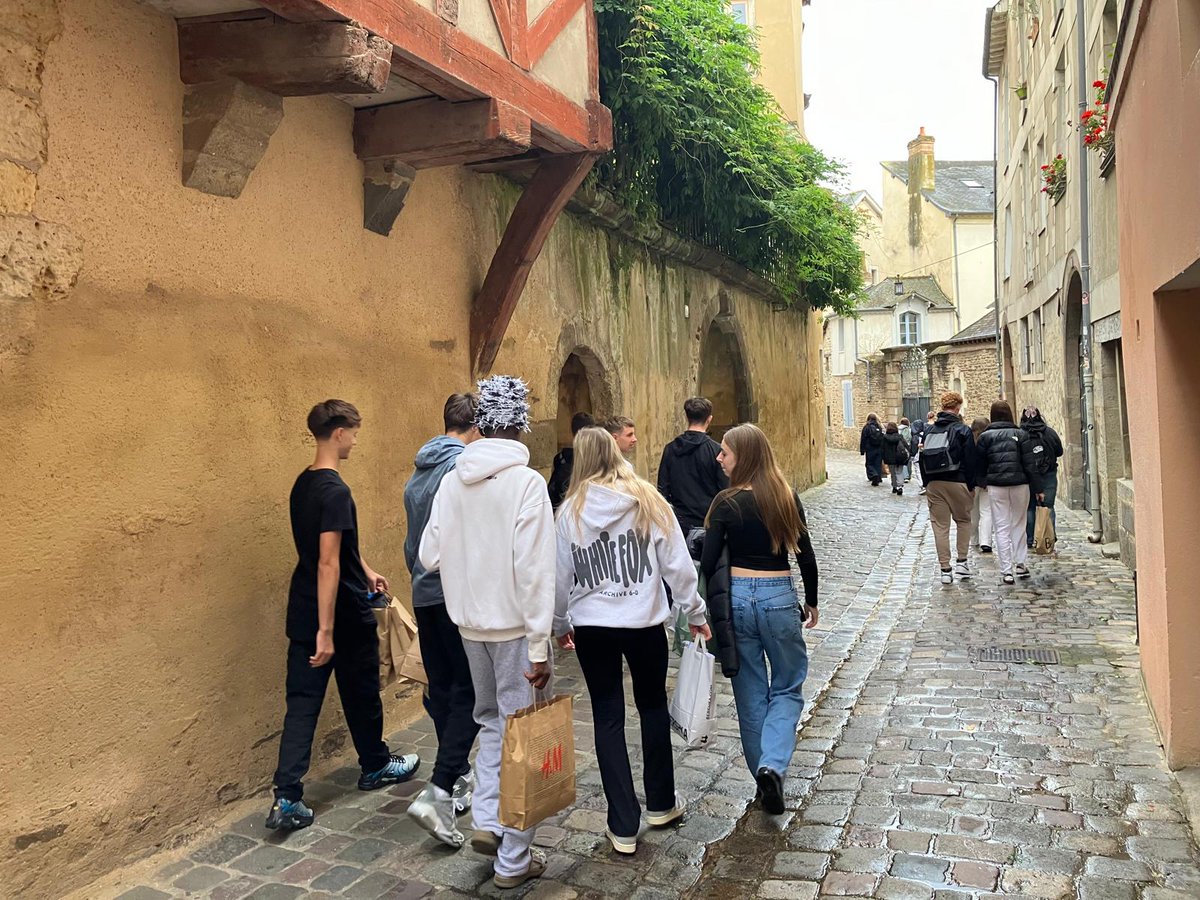 BIAN (@bian_france) on Twitter photo Last week, as part of the memorandum of understanding signed between <a href="/GovJersey/">Government of Jersey</a> and <a href="/RennesSB/">Rennes SB</a>, a group of Jersey pupils were able to visit <a href="/SaintMaloAgglo/">StMalo Agglomération</a> and the <a href="/metropolerennes/">Rennes Ville et Métropole</a> to discover student life. An enriching visit that solidifies these emerging links ! Last week, as part of the memorandum of understanding signed between <a href="/GovJersey/">Government of Jersey</a> and <a href="/RennesSB/">Rennes SB</a>, a group of Jersey pupils were able to visit <a href="/SaintMaloAgglo/">StMalo Agglomération</a> and the <a href="/metropolerennes/">Rennes Ville et Métropole</a> to discover student life. An enriching visit that solidifies these emerging links !