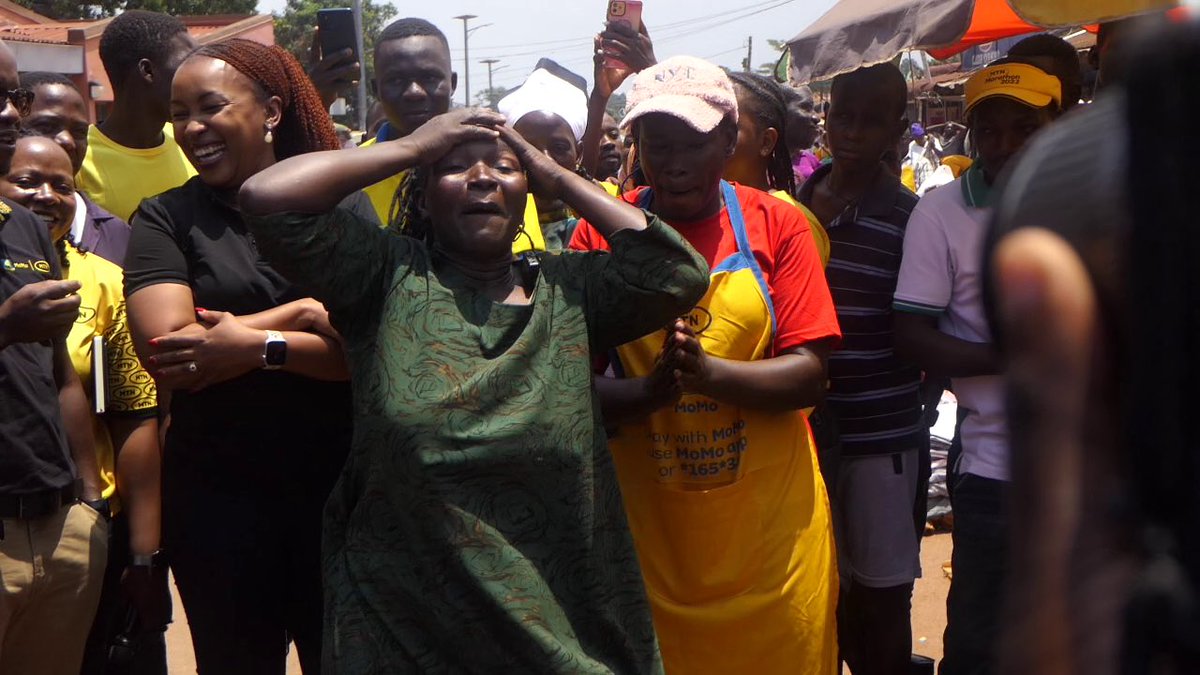 YAyesige's tweet image. Heard of Tears may endure in the night but Joy comes in the morning? @ntvUganda didn’t just tell a story but it shaped #NightAmpurire’s story. This is a clear indication of how journalism has the power to chart new paths. #MakComms #MediaForChange @mtnug @VivoEnergyUg @snamso