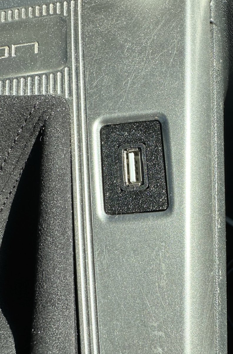 themitch22's tweet image. Perfect example of #practicalprinting I needed a secure USB mount for my CarPlay headunit that fit in the accessory blank by my shifter. A few iterations in Fusion later and it works perfectly. #3Dprinting