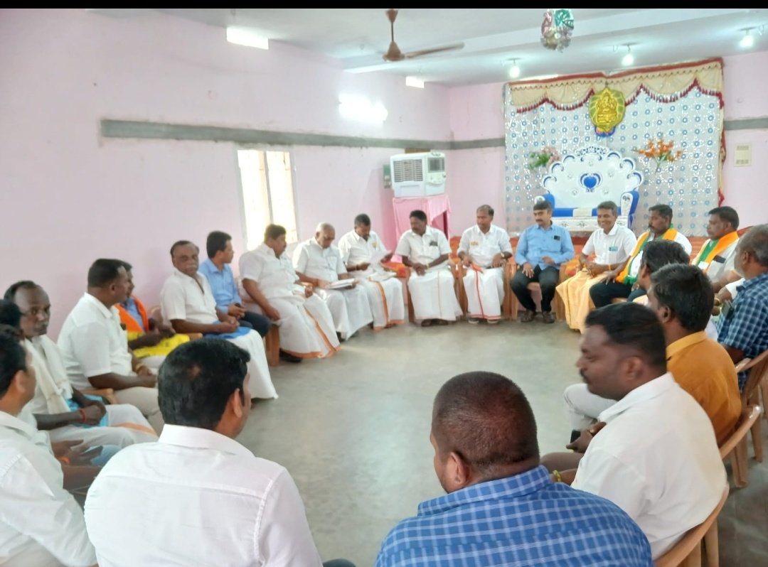 logendranNKL's tweet image. நாமக்கல் எருமப்பட்டி கிழக்கு ஒன்றியத்தில் முன்னாள் மத்திய அமைச்சர் #PonRadhakrishn அண்ணாச்சி avl தலைமையில் &amp;amp;மாநில துணைத்தலைவர் @KPRamalingamMP avl ஒவ்வொரு பூத்திலும் 200 நபர்களை சேர்ப்பதற்கு சக்திகேந்திர ஒன்றிய மாவட்ட பொறுப்பாளர்கள் இடம் ஆலோசனைகளை வழங்கினார்கள்.

#Workonprogress