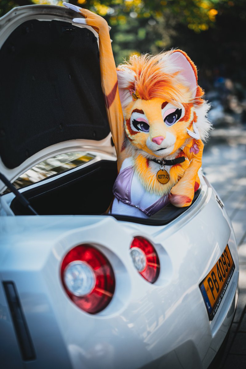<a href="/KittyD_uk/">KittyD</a> looking pretty chill getting kittynapped in <a href="/djemloup/">Djem - 🐺 - 🇪🇺</a>'s GT-R :3